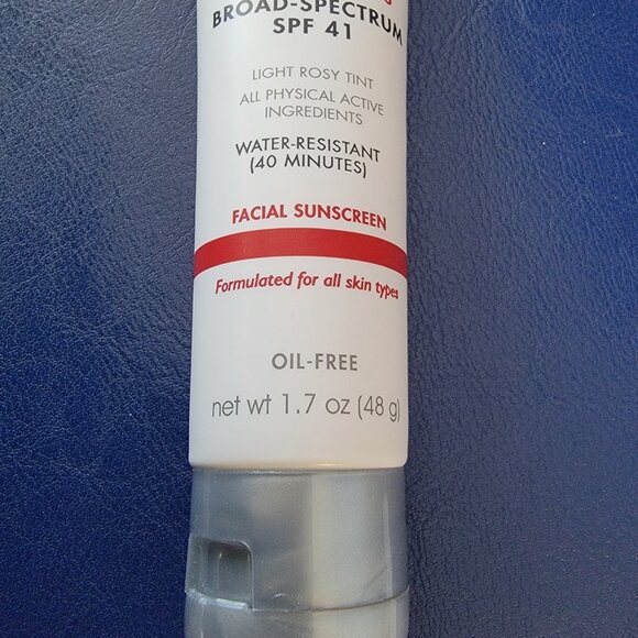 EltaMD UV Luminous Broad-Spectrum SPF 41Light Rosy Tint 1.7oz - Picture 4 of 15